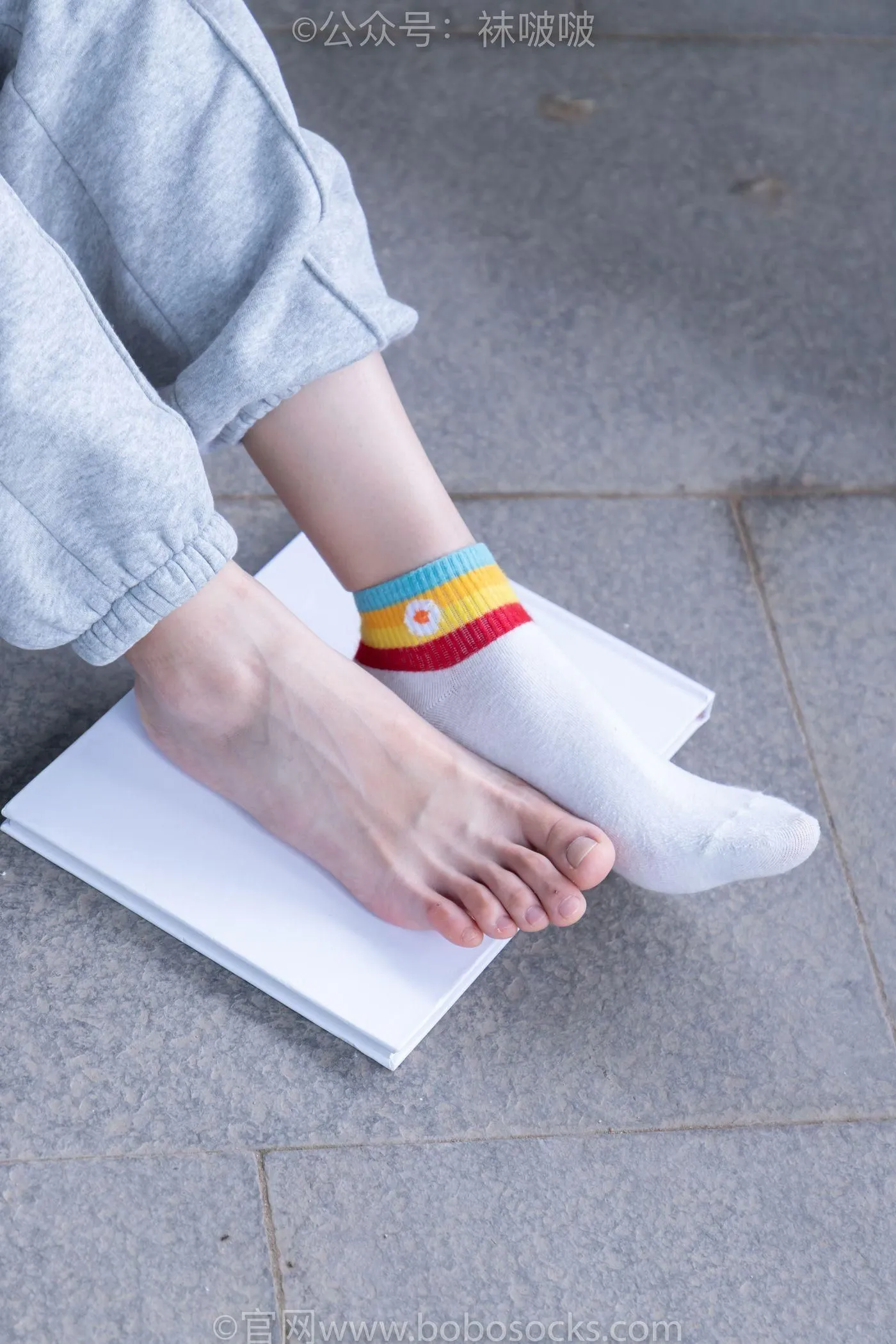 [BoBoSocks袜啵啵]NO.012 泡芙-运动鞋、白棉袜、裸足 [132P]插图7